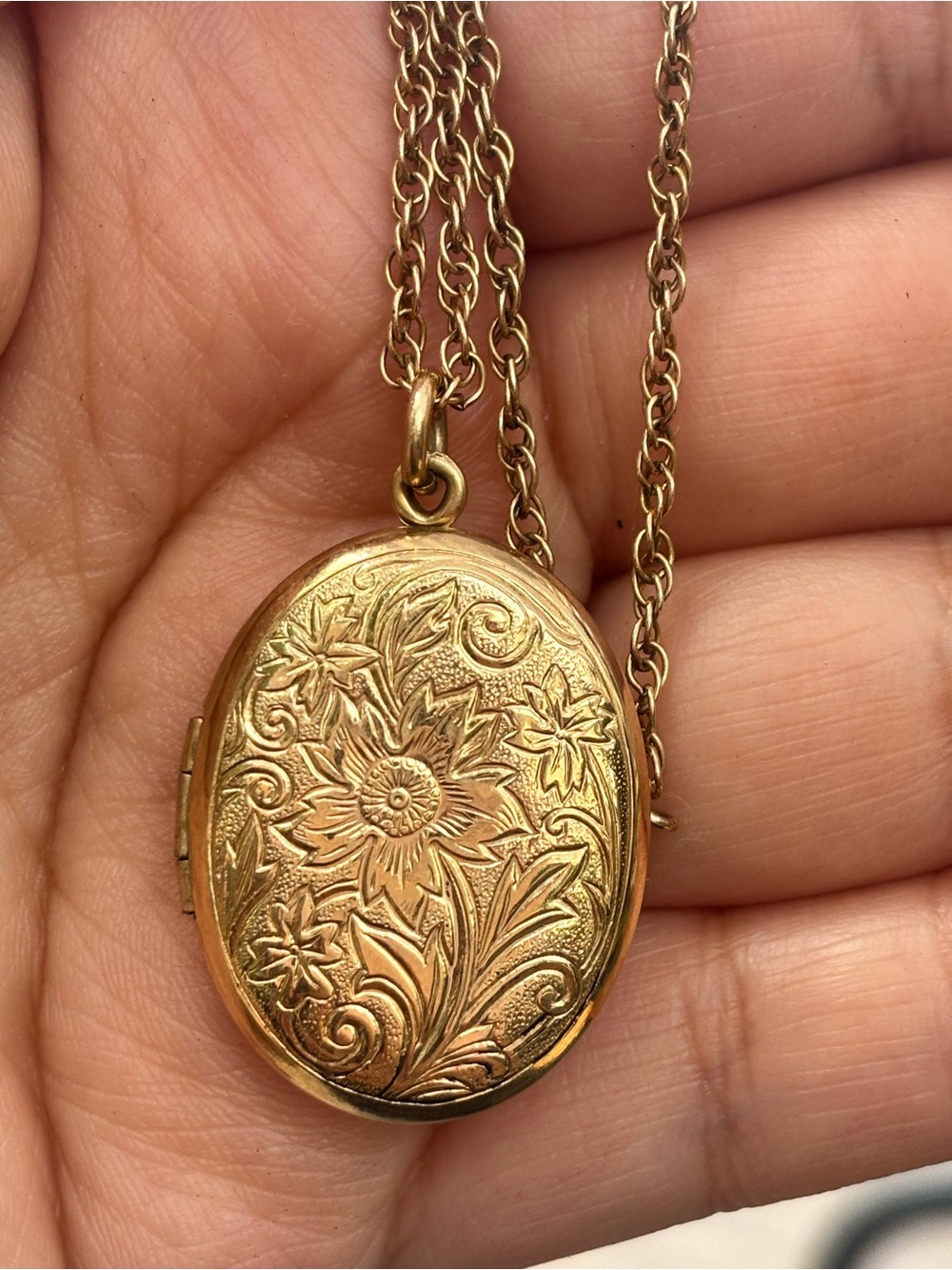 Vintage Gold Filled Floral Locket Necklace 18” Keepsake Floral Necklace